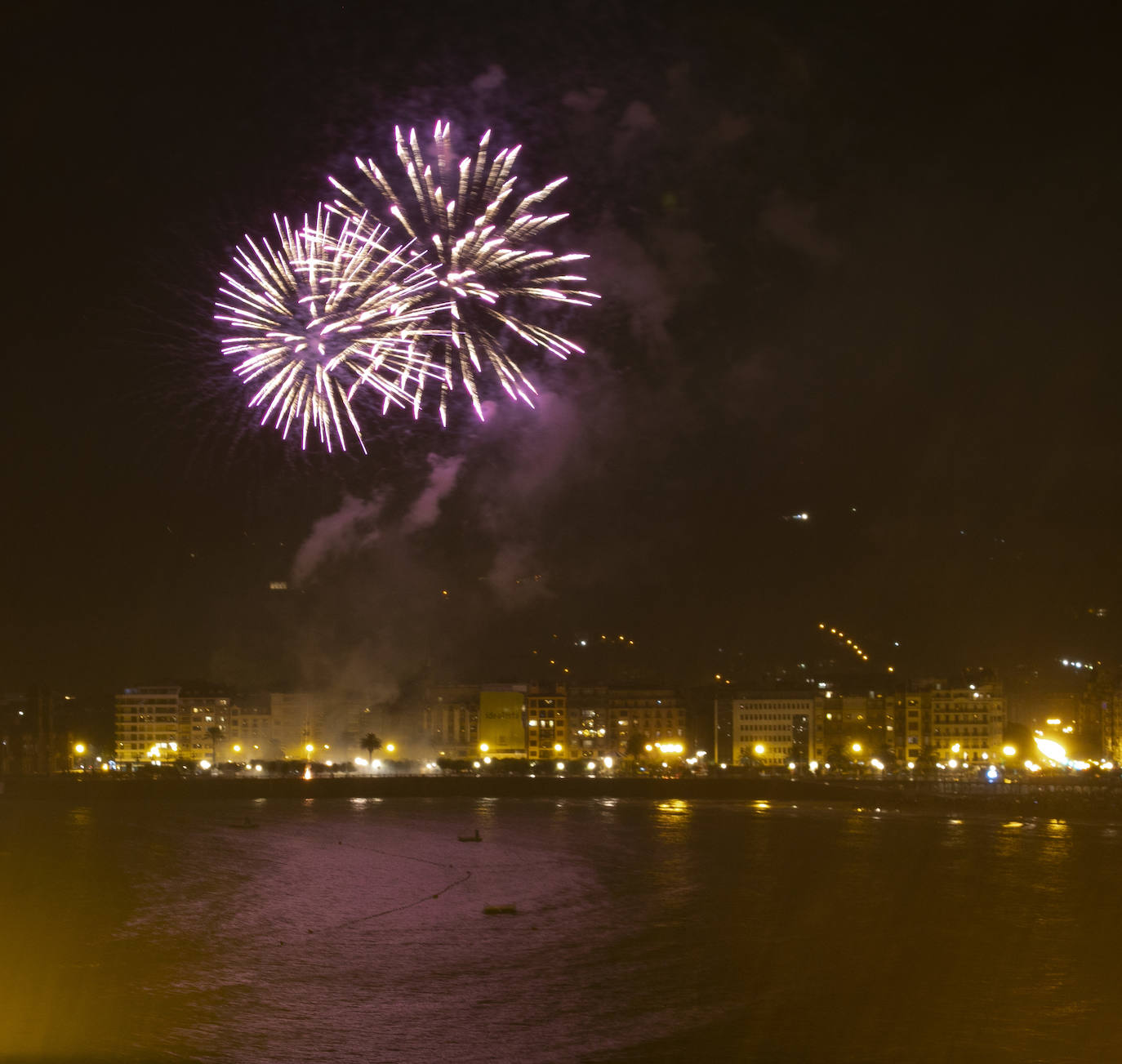 Fotos: La pirotecnia valencia Turis, la protagonista del jueves