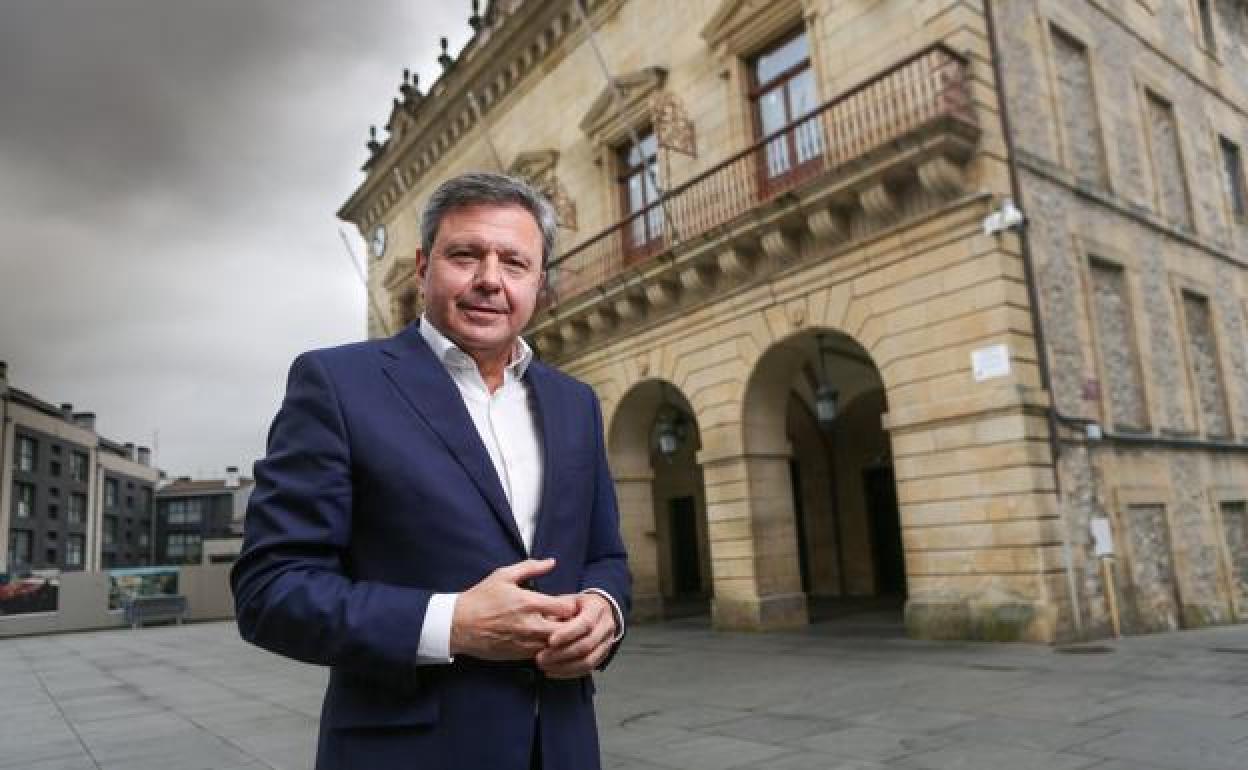 Santano pide que, «como se acordó en 2008», se abran las barreras de los peajes si hay colas