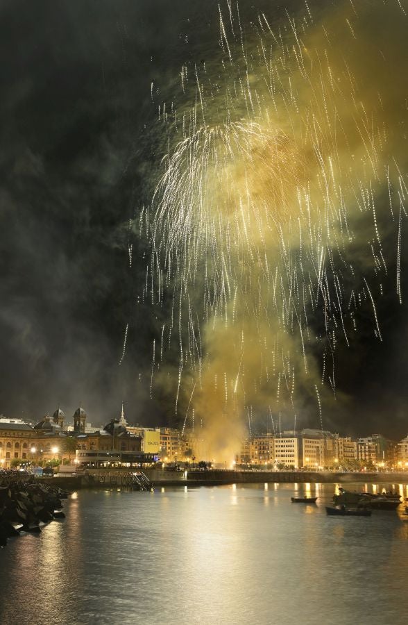 Fotos: La italiana Scarsella, ganadora del concurso de fuegos artificiales