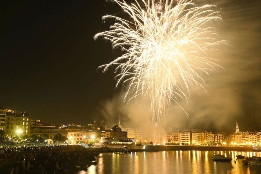 Fotos: La italiana Scarsella, ganadora del concurso de fuegos artificiales