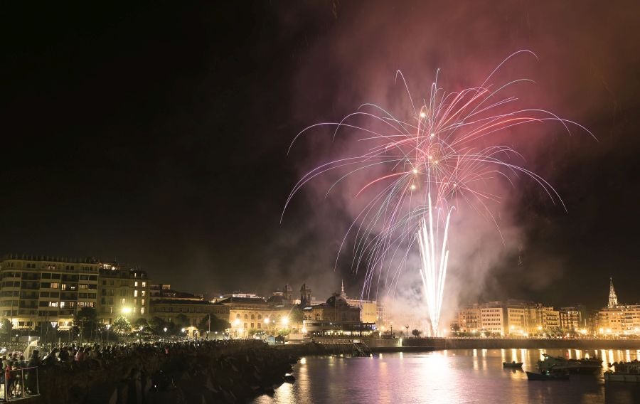 Fotos: La italiana Scarsella, ganadora del concurso de fuegos artificiales