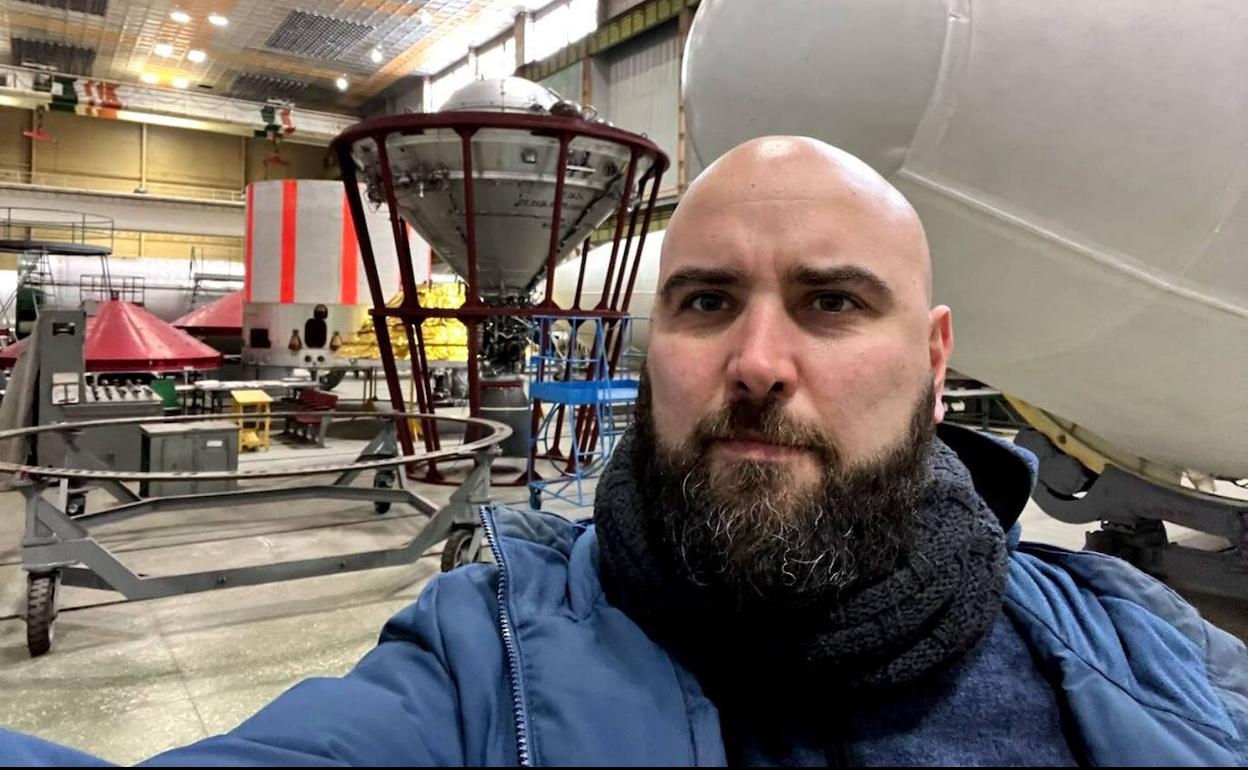 Fotografía de Pablo González en una visita a una fábrica en la localidad de Dnipor al este de Ucrania el pasado 2 de febrero de 2022. 