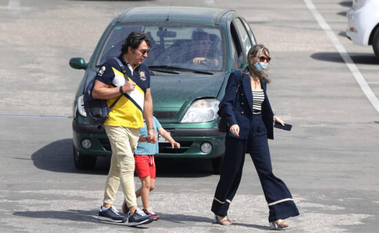 Luis Lorenzo y su mujer, Arancha Palomino, acuden al juzgado para firmar en mayo de este año.