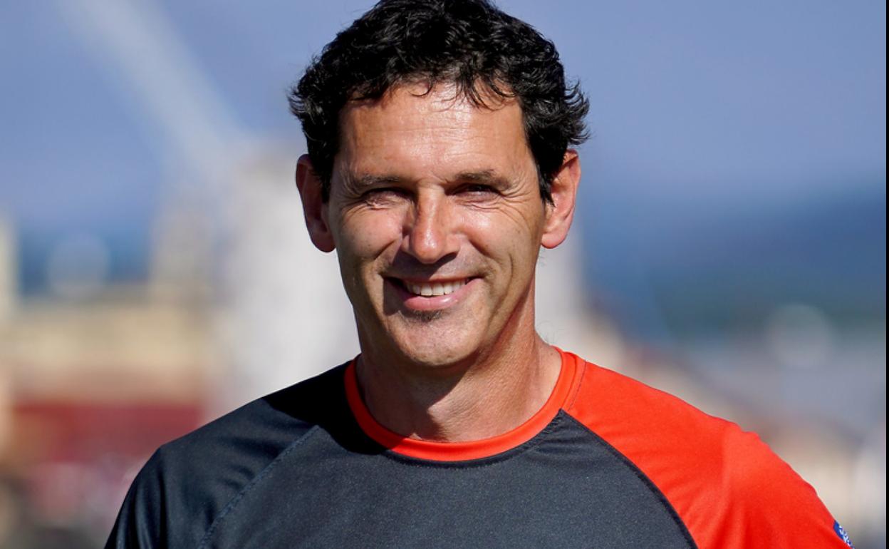 Iñaki Mendizabal posa sonriente. 