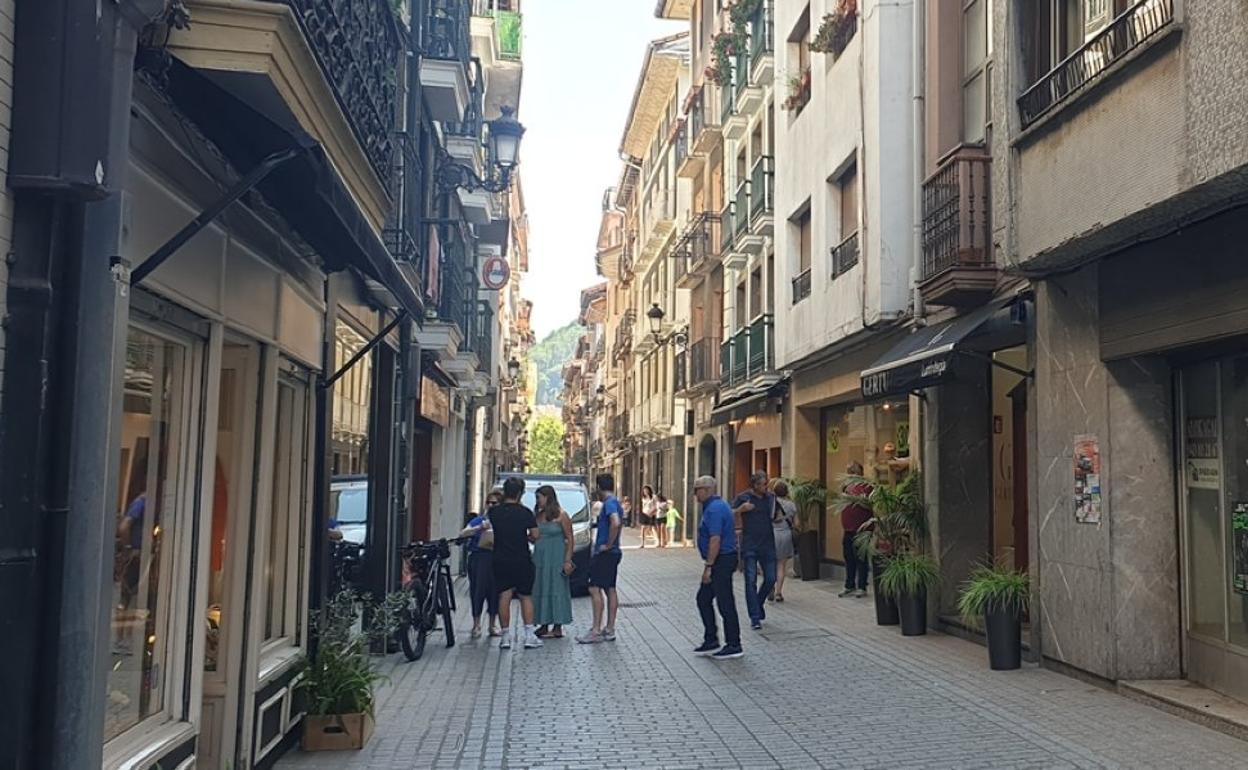 Erdi kalean eta inguruetan hainbat lokal huts ikus daitezke. 