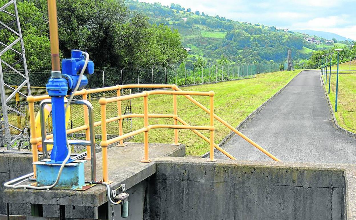 La alternativa al actual canal bajo del Añarbe finalizará en este punto de la Estación de Tratamiento de Agua Potable de Petritegi, en Astigarraga.
