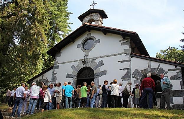 Bi urteko etenaldiaren ondoren, Artikutza bisitarien zain dago. 