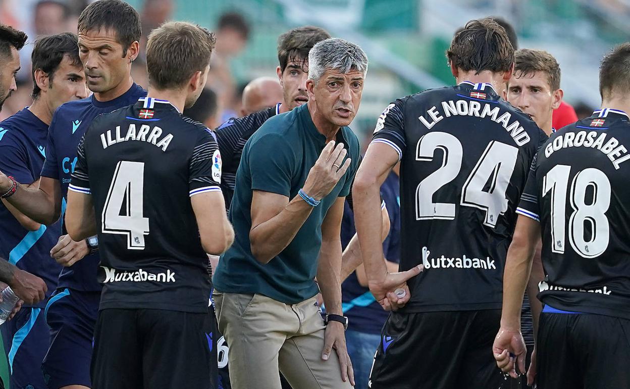 Imanol Alguacil dando indicaciones a sus jugadores en el encuentro ante el Elche. 