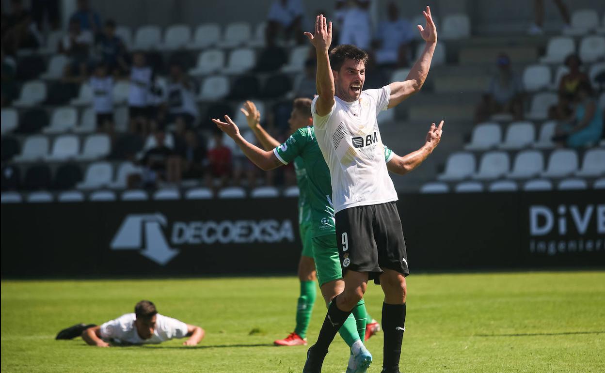Jon Ander Pérez, se muestra efusivo ante la afición en Gal.