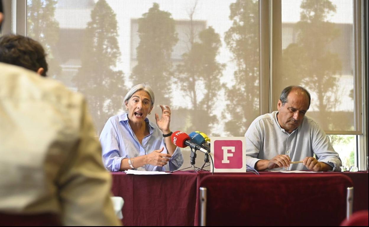 Rueda de prensa del Foro Social este martes en Donostia.