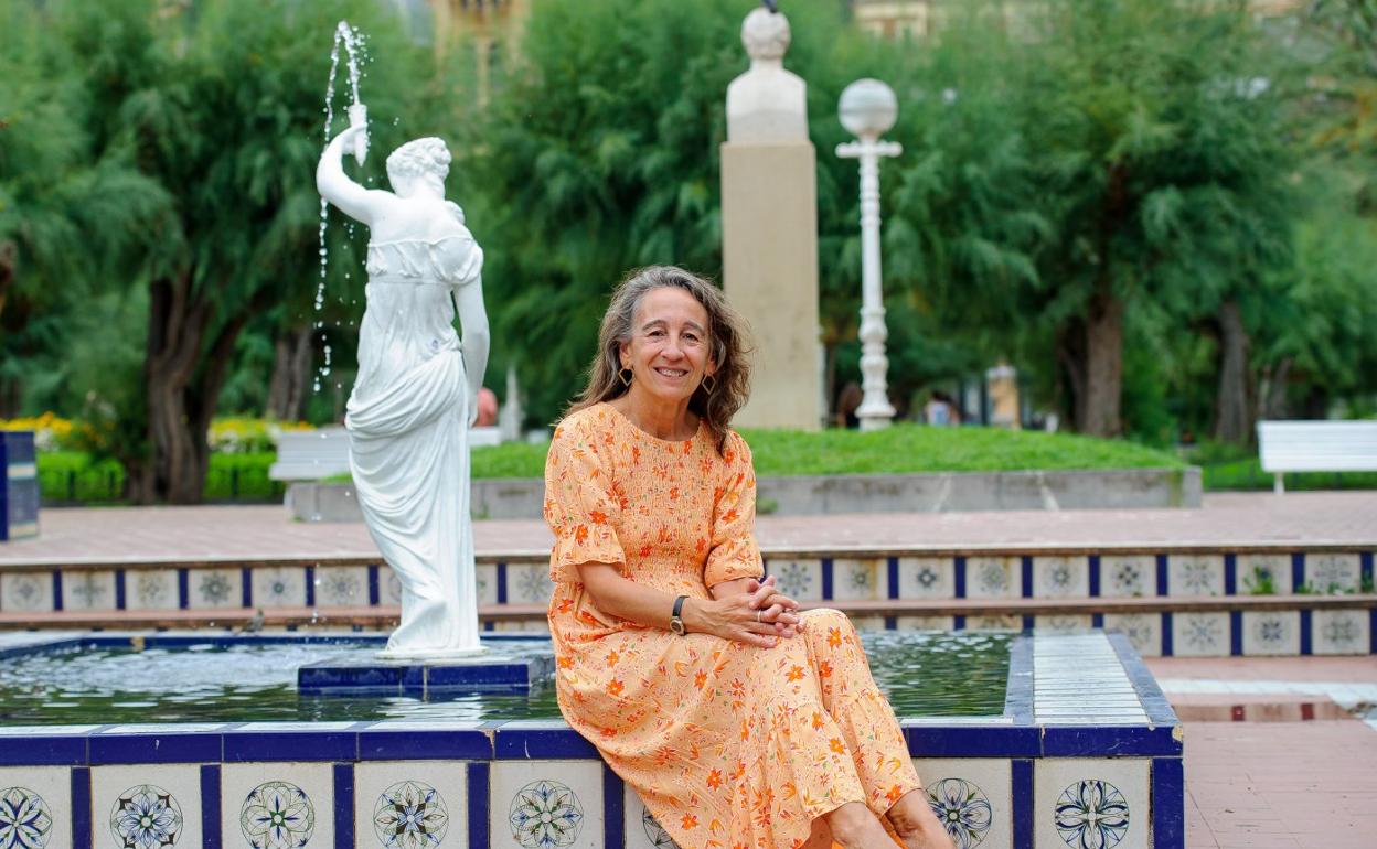 Marisol Garmendia, actual portavoz del PSE en el Ayuntamiento de Donostia, ayer en los jardines de Alderi Eder de San Sebastián. 