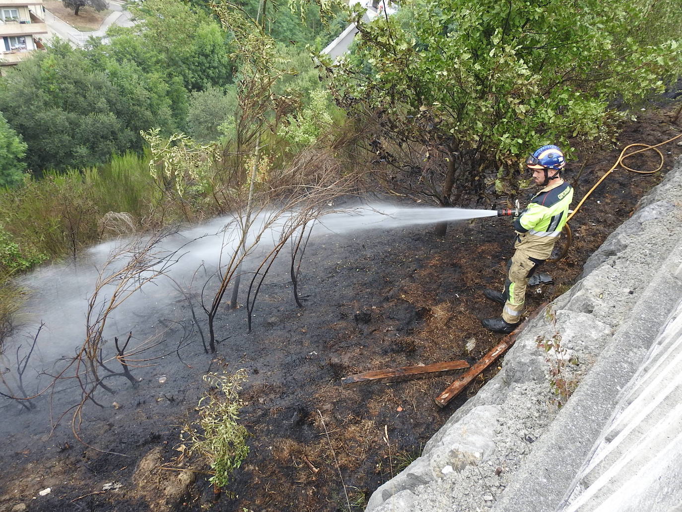 Fotos: Imágenes del incendio en el barrio de Txarapea