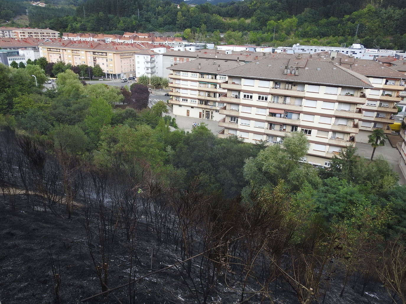 Fotos: Imágenes del incendio en el barrio de Txarapea