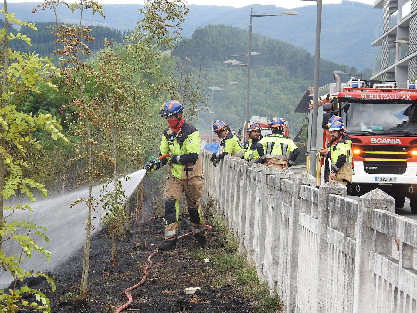 Fotos: Imágenes del incendio en el barrio de Txarapea