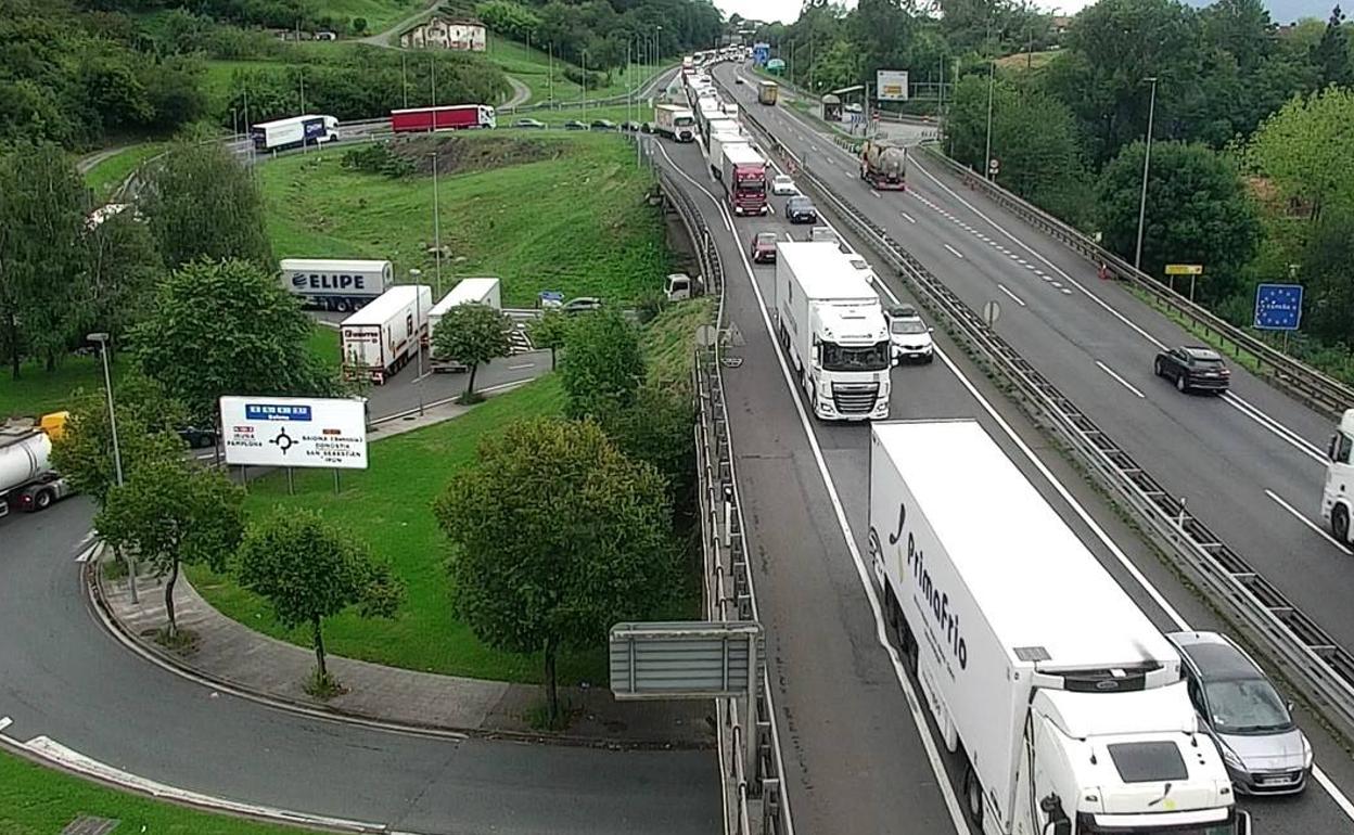 Retenciones kilométricas en la AP-8 a la altura de Irun a las 17:00 horas