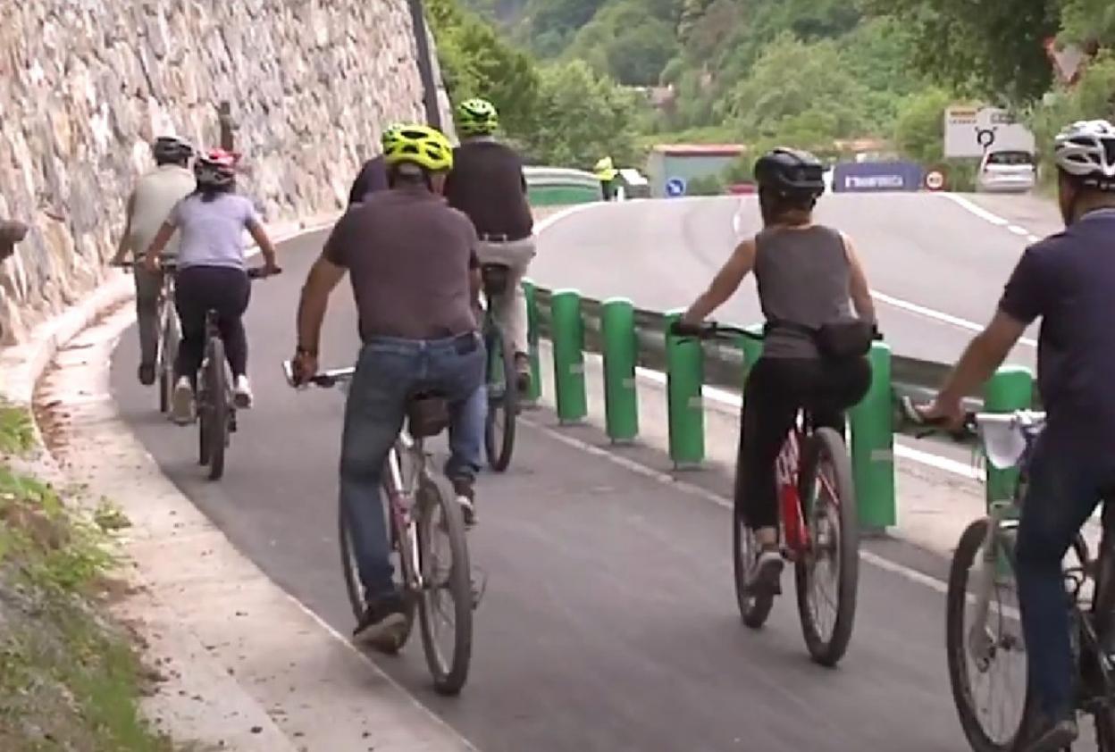 Un camino habilitado de un kilómetro une la localidad con la Vía Verde del Bidasoa. 