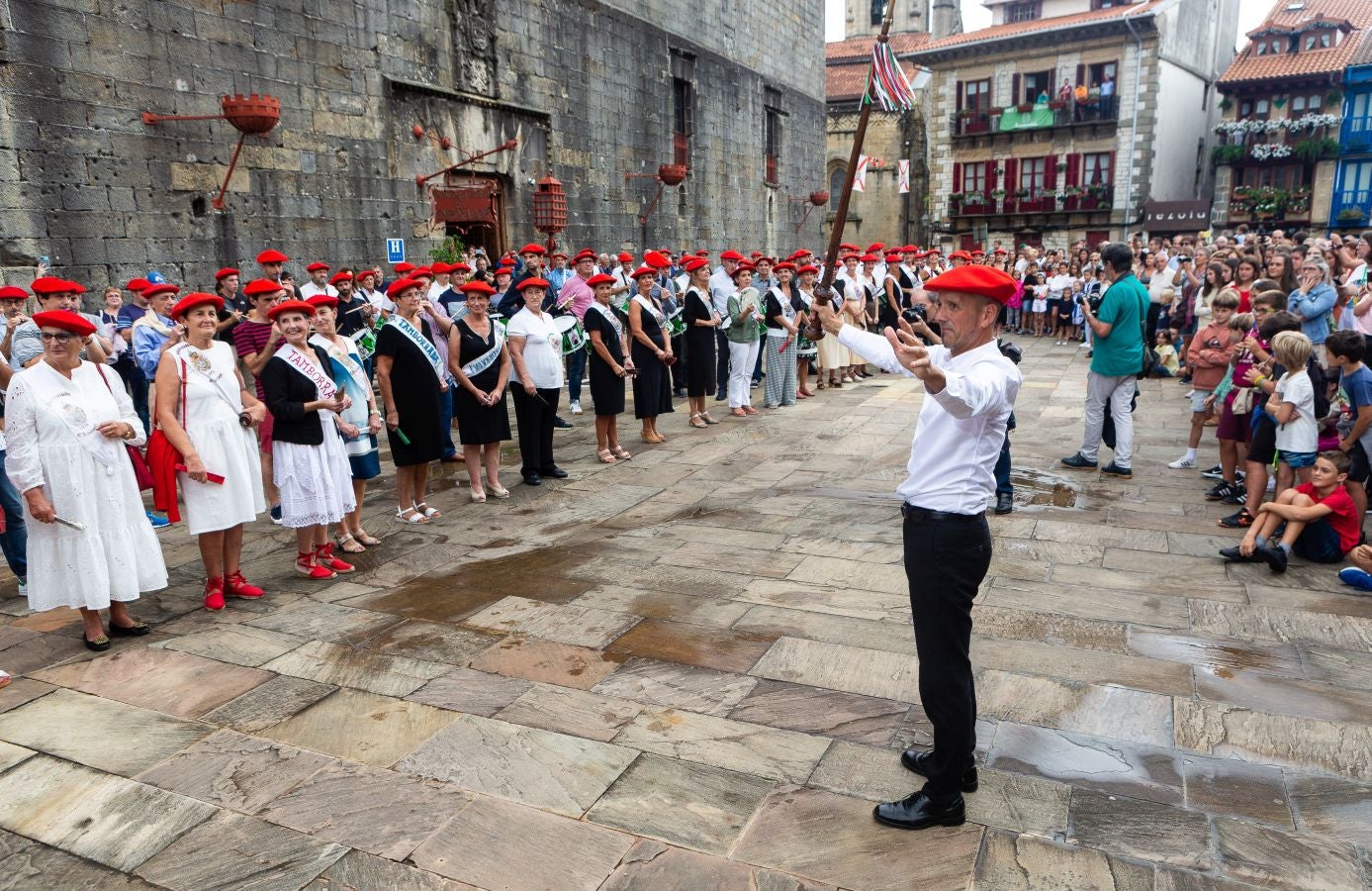 Fotos: Tanborrada celebró el centenario de su fundación con una emotiva jornada