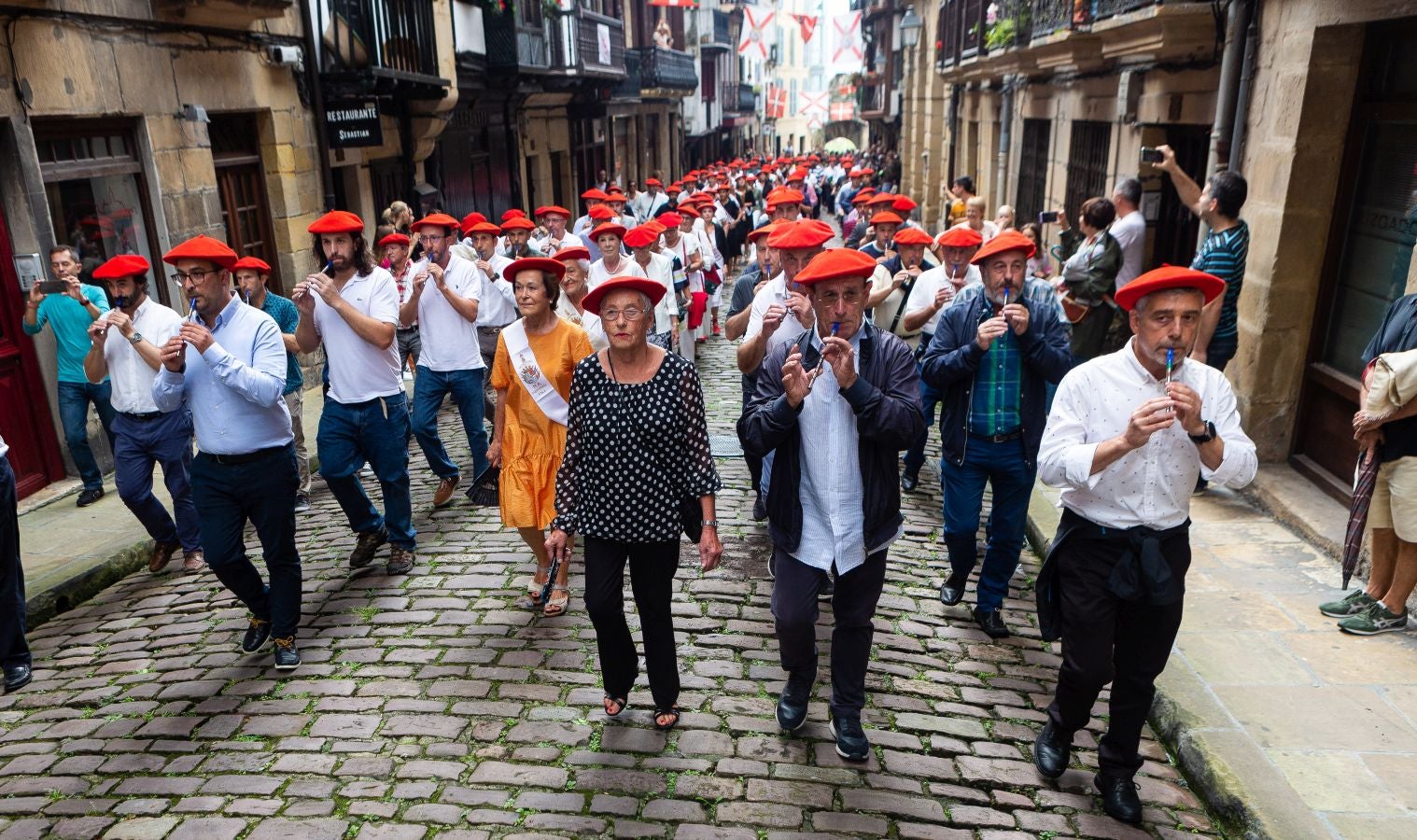 Fotos: Tanborrada celebró el centenario de su fundación con una emotiva jornada