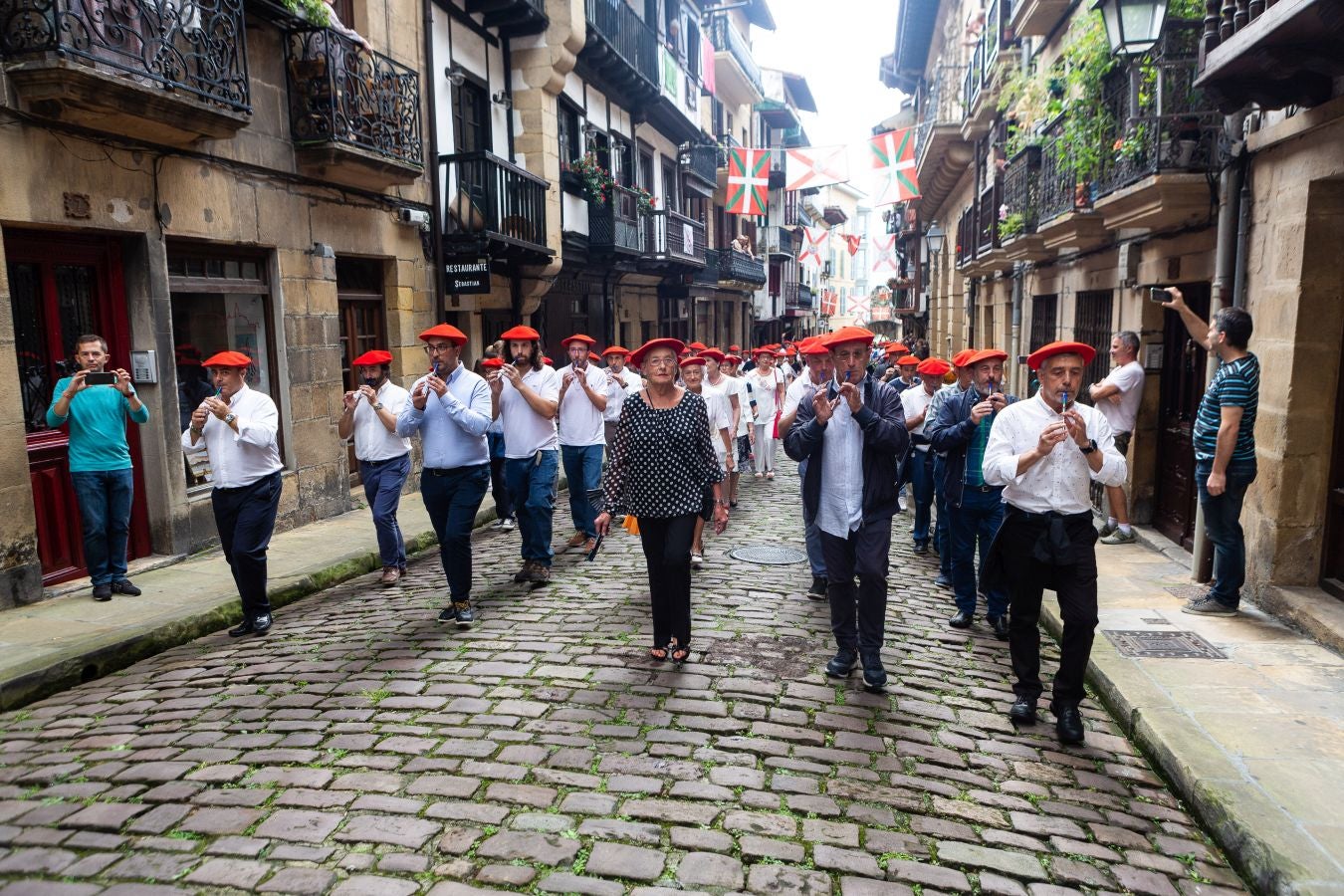 Fotos: Tanborrada celebró el centenario de su fundación con una emotiva jornada