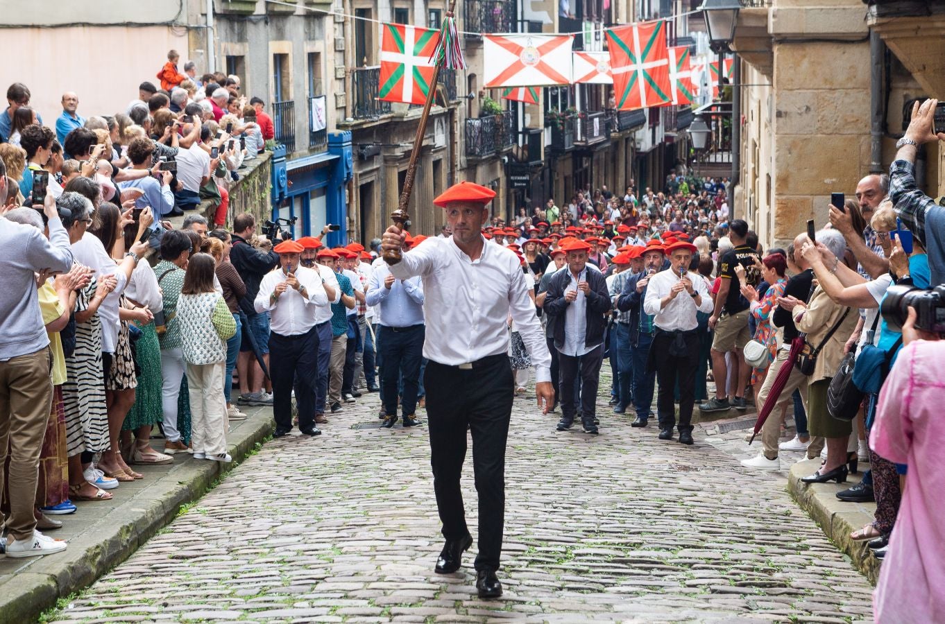 Fotos: Tanborrada celebró el centenario de su fundación con una emotiva jornada