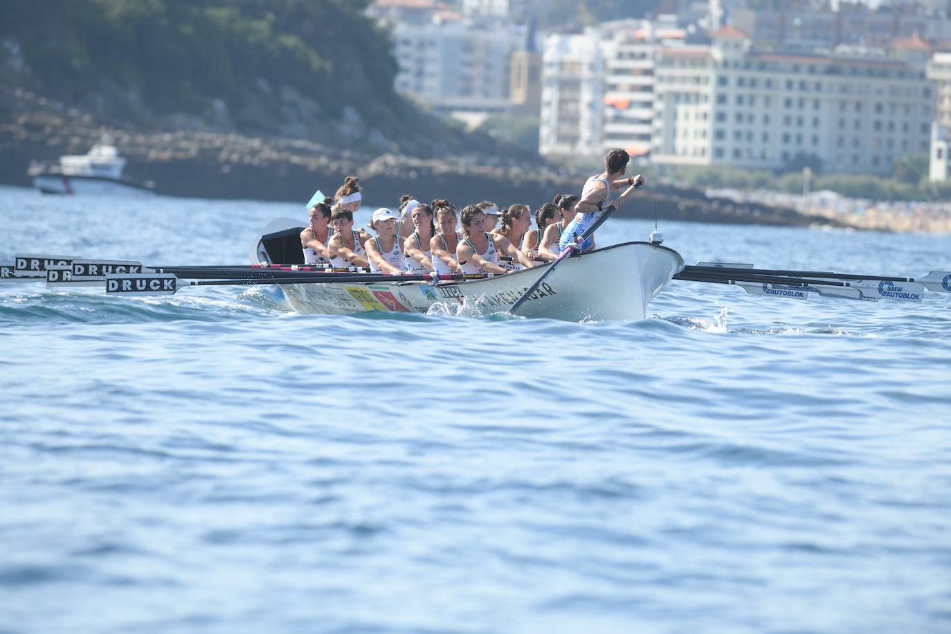 Fotos: Las regatas femeninas de La Concha, en imágenes