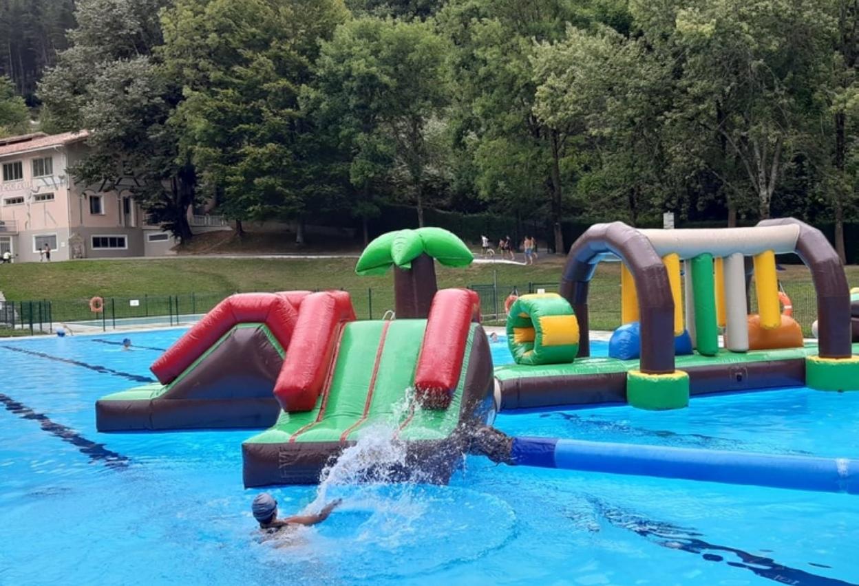 Los hinchables, aliciente para cerrar una temporada buena. 