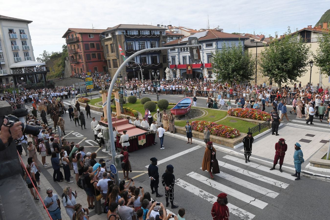 Fotos: Las mejores imágenes del desembarco de Elcano en Getaria