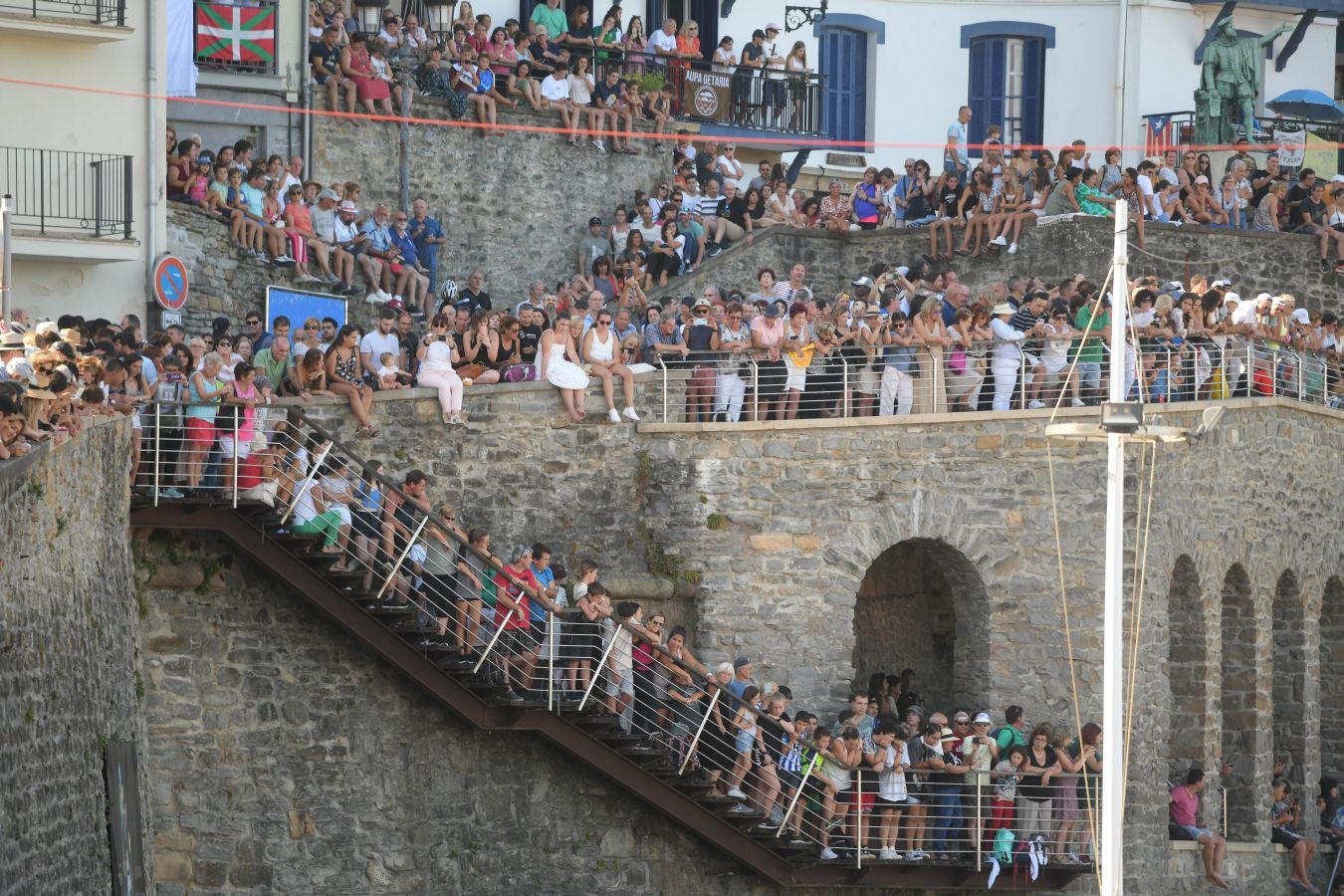Fotos: Las mejores imágenes del desembarco de Elcano en Getaria
