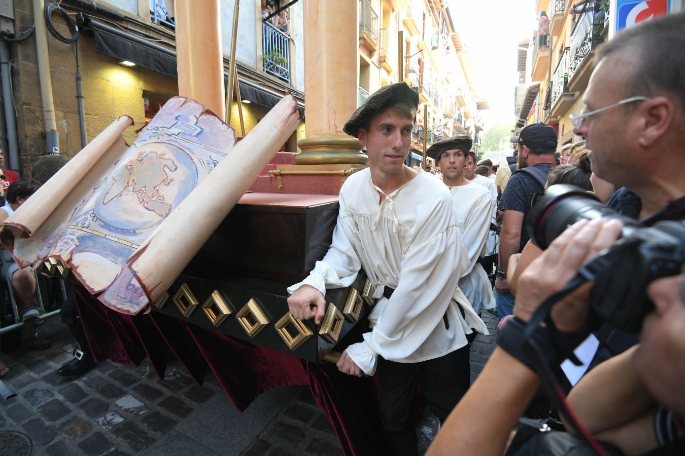 Fotos: Las mejores imágenes del desembarco de Elcano en Getaria