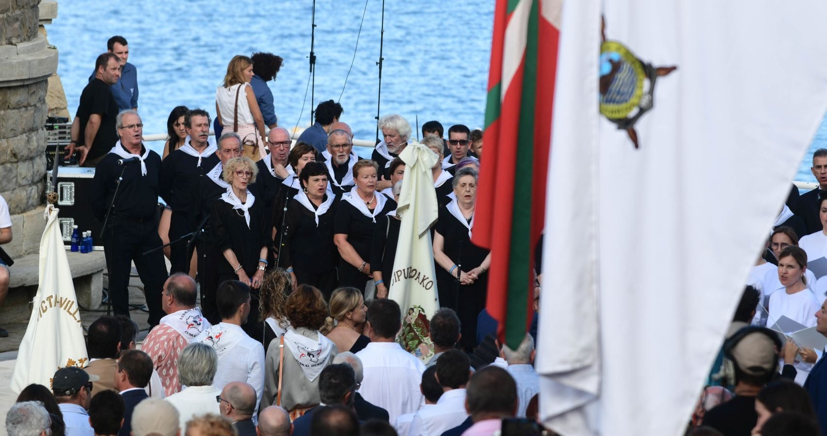 Fotos: Las mejores imágenes del desembarco de Elcano en Getaria