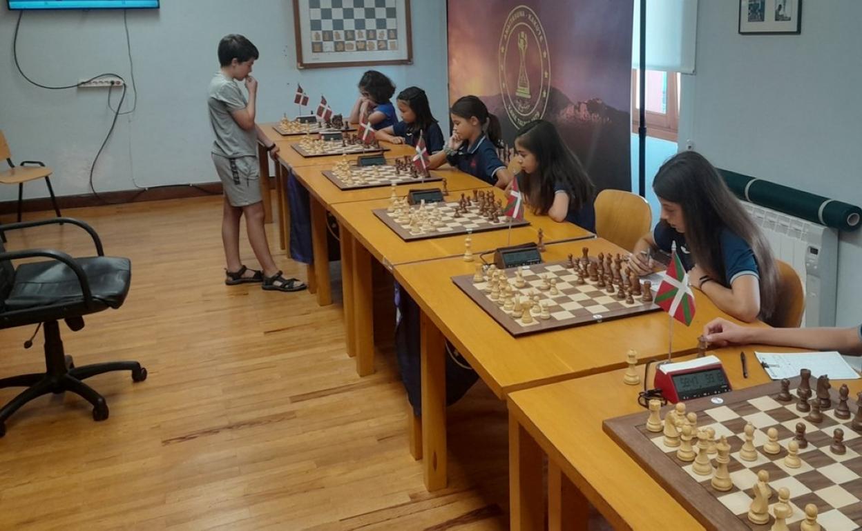 Sarasketa se mide con sus contrincates. 