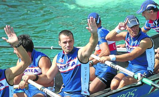 Iker Zabala como remero de Urdaibai en 2014 en La Concha.