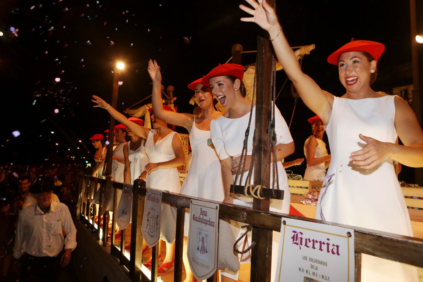 Fotos: La noche de las cantineras también está de vuelta en Hondarribia
