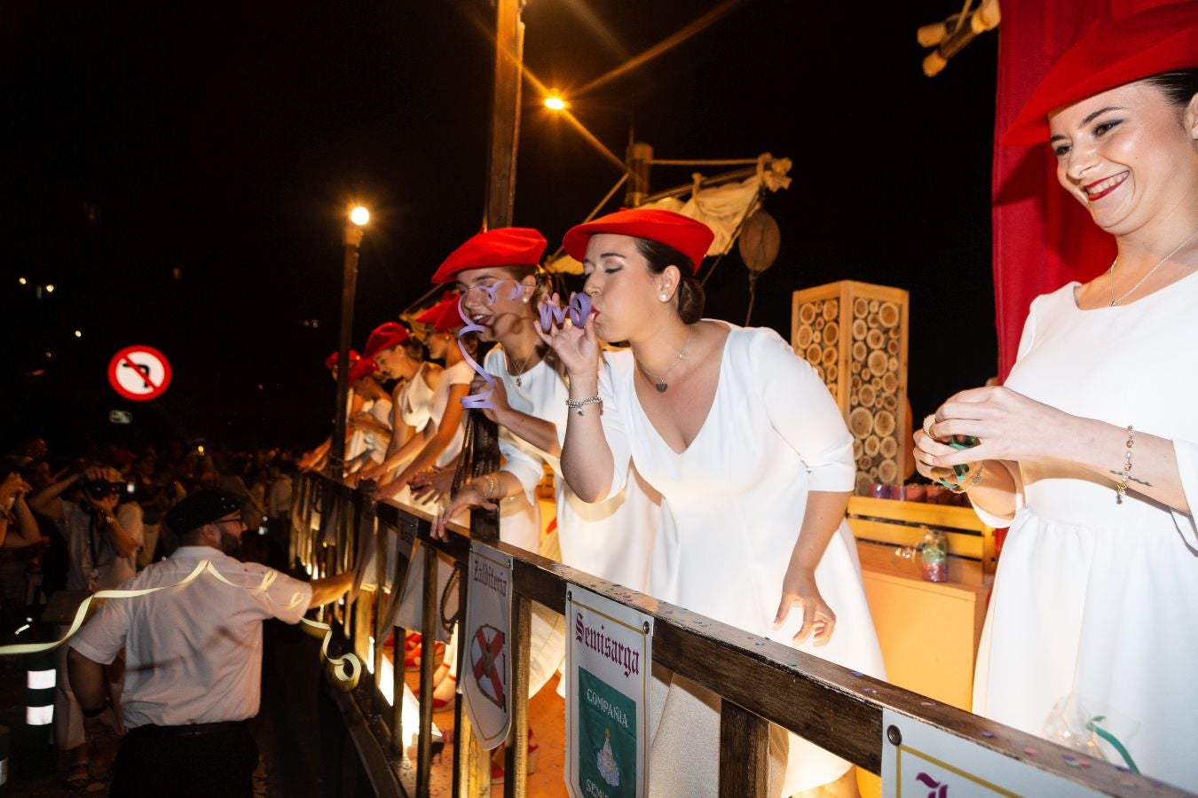Fotos: La noche de las cantineras también está de vuelta en Hondarribia