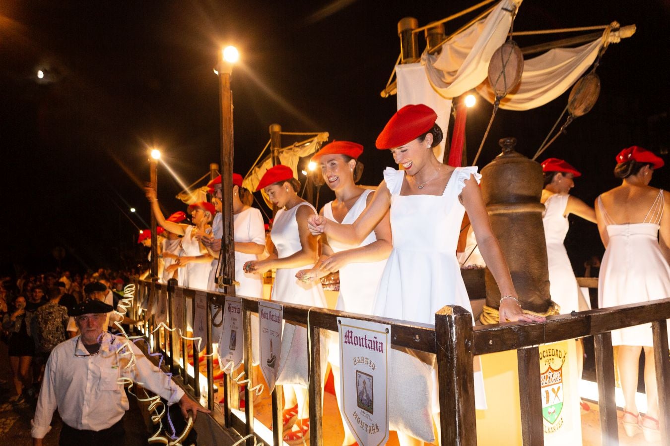 Fotos: La noche de las cantineras también está de vuelta en Hondarribia