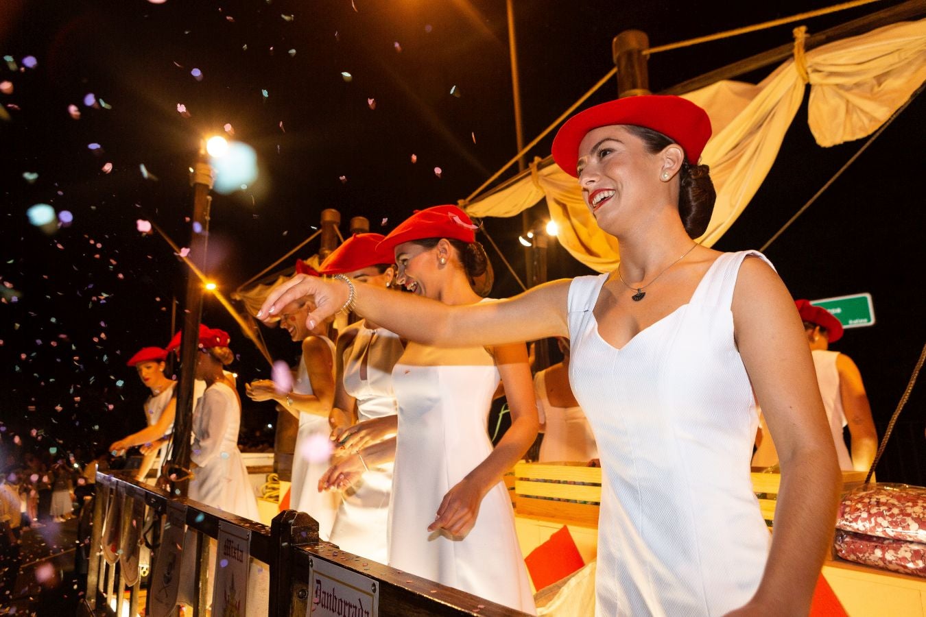 Fotos: La noche de las cantineras también está de vuelta en Hondarribia