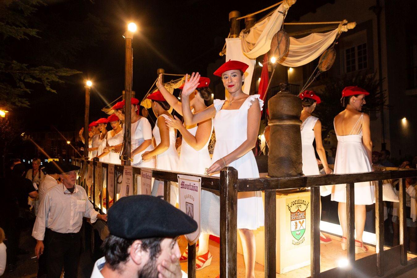 Fotos: La noche de las cantineras también está de vuelta en Hondarribia