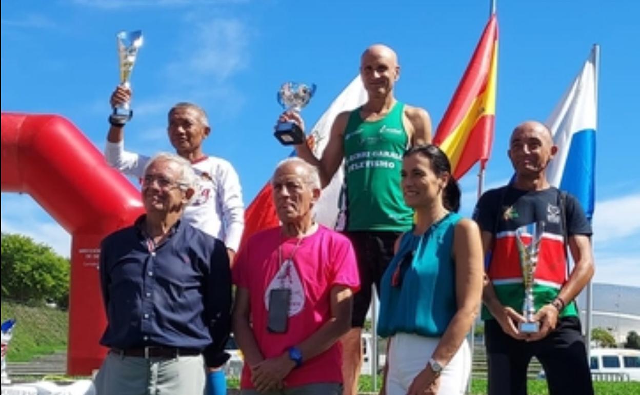 Carlos Moran, podiumean. 