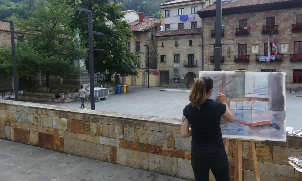 Imagen de cursillo de pintura en la calle de años anteriores. 