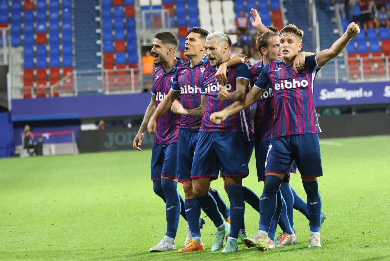Fotos: Goleada del Eibar al Granada
