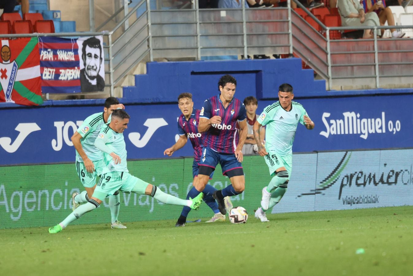 Fotos: Goleada del Eibar al Granada