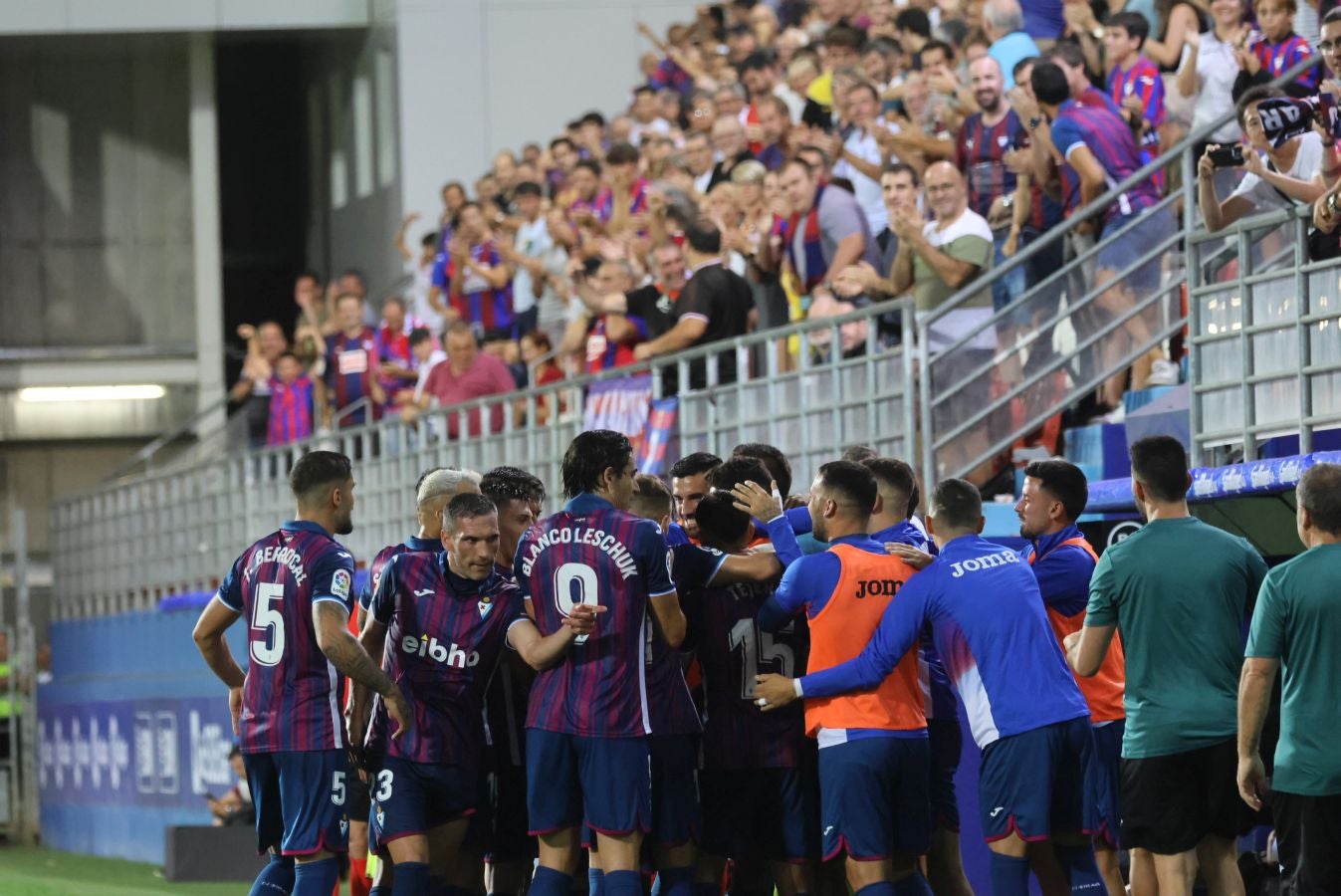 Fotos: Goleada del Eibar al Granada