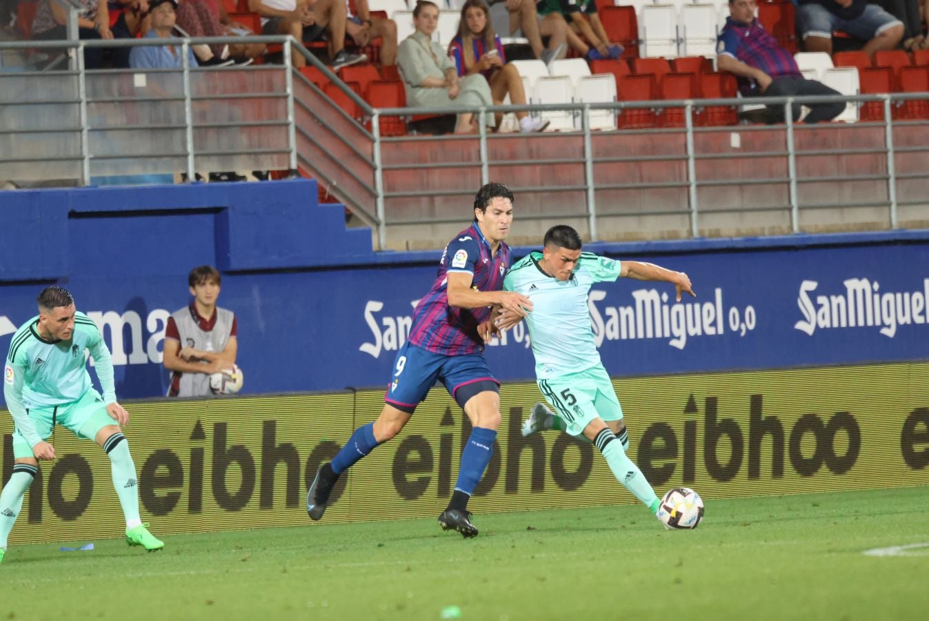 Fotos: Goleada del Eibar al Granada