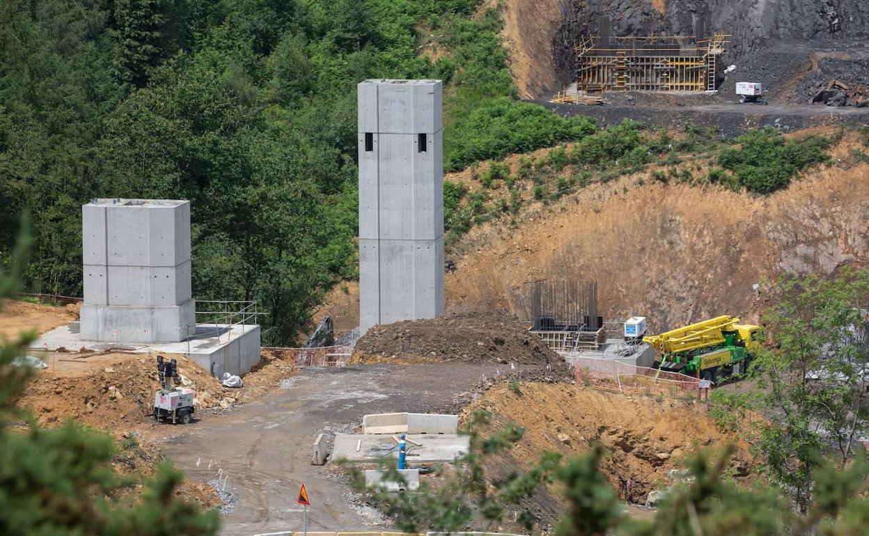 Obras de la 'Y' vasca en el conocido como nudo de Bergara.