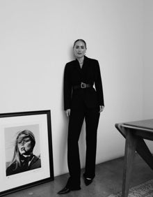 Imagen secundaria 2 - Anine Bing con look 'business' y 'urban'.