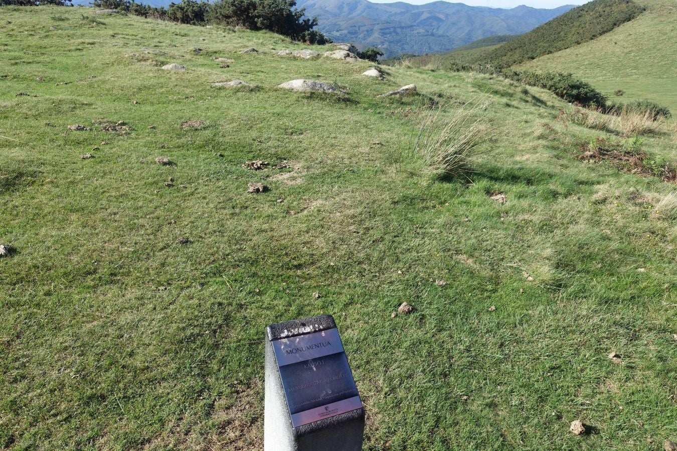 Fotos: Ruta a Basate pasando por el crómlech de Oianleku