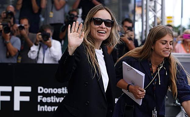 Olivia Wilde en su multitudinaria llegada al María Cristina. Viene a presentar 'Don't Worry Darling', que ha dirigido.