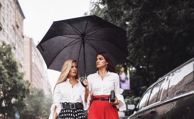 Teresa Andrés Gonzalvo y Marta Lozano en New York Fashion Week en 2018. Total look de Carolina Herrera.