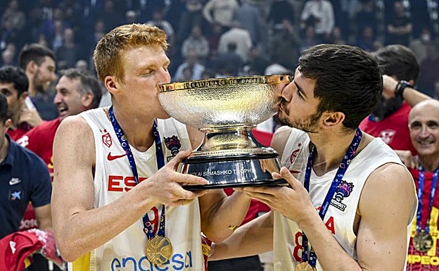 Imagen secundaria 2 - Campeón de Europa: «Darío Brizuela juega igual en la jaula de Sagüés que en una final del Eurobasket»