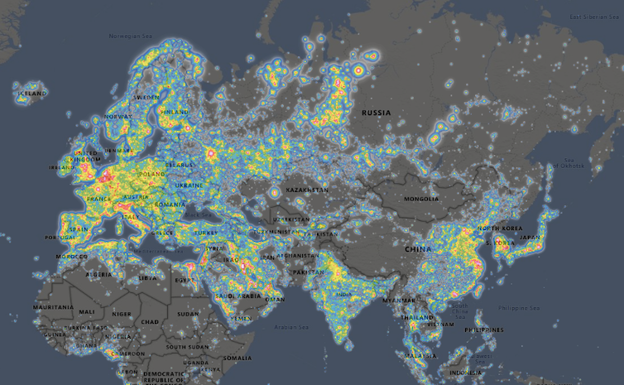 Focos de contaminación lumínica en Europa, Asia y el norte de África. 